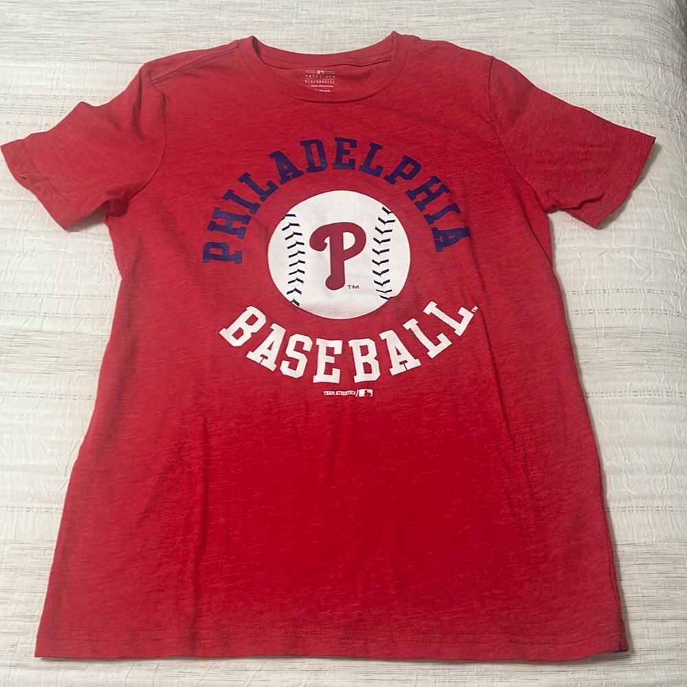 Philadelphia Phillies shirt fits xs women’s/boys 10/12